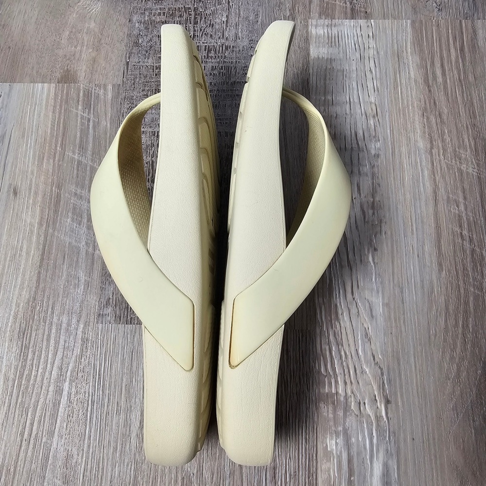 Crocs Splash Flip Womens 8 Sandals Bone Beige Minimalist Casual Summer Comfort - Picture 3 of 9